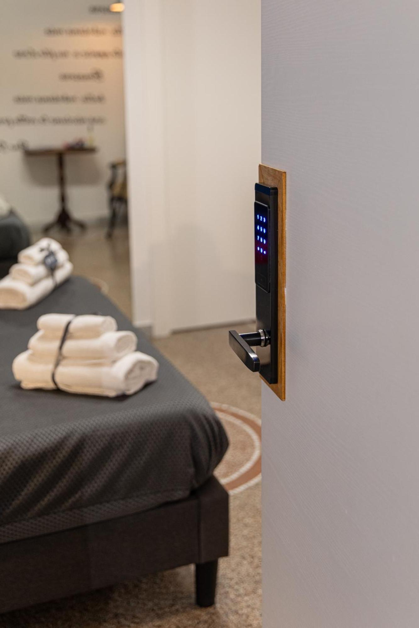 Miracolo Al Duomo Smart Accomodations Nápoly Kültér fotó